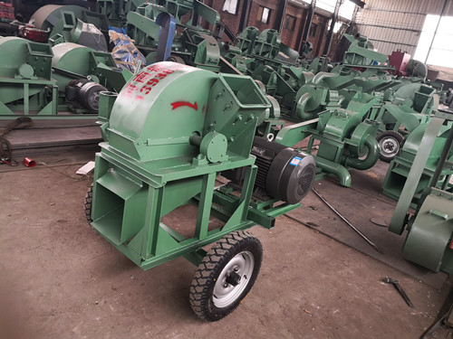 2019.6.4號(hào)廠(chǎng)家發(fā)貨湖南婁底雙峰縣木材粉碎機(jī)